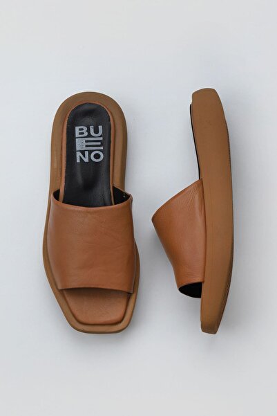 Bueno Shoes Γυναικείες φλατ παντόφλες Tan Dark Leather 01wy1000
