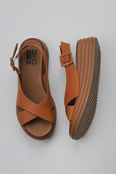 Bueno Shoes صندل نسائي بكعب عريض من الجلد باللون البني 01wy5701