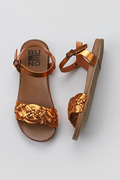 Bueno Shoes Πορτοκαλί γυαλιστερό δερμάτινο γυναικείο φλατ σανδάλι 01wu4262