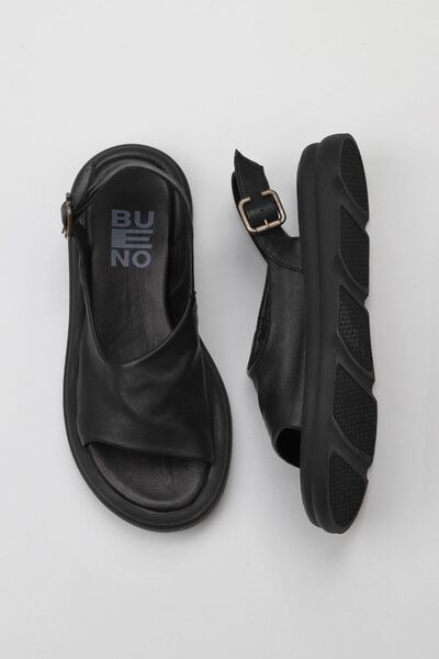 Bueno Shoes صندل نسائي جلد أسود - موديل 01wy9407