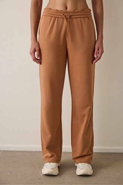 Penti Hellbraune, faltbare Oversize-Jogginghose mit mittlerer Taille und Schnürdetail