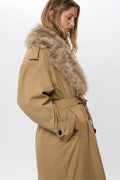 Stradivarius Suni kürk detaylı uzun dolgulu trençkot
