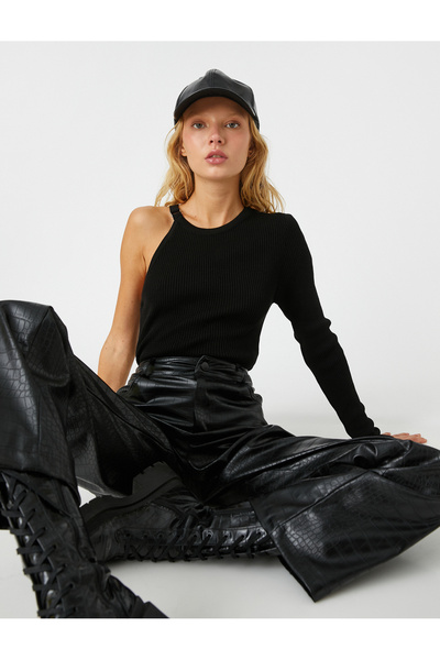 Koton Ein-Schulter-Strickpullover mit Metallaccessoires