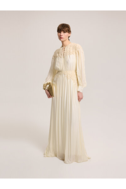 BAQA فستان حريري مطرز بالدانتيل