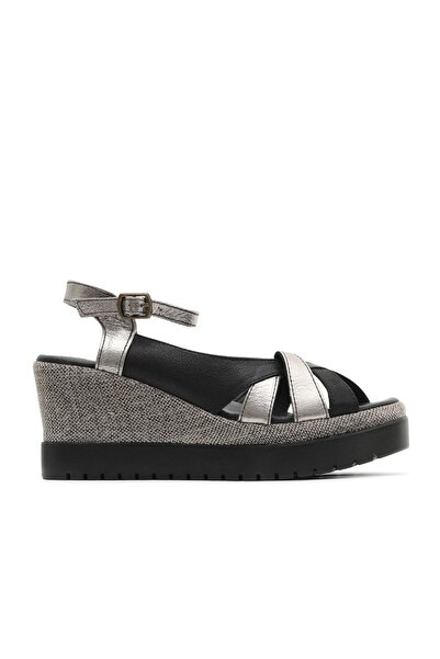 Bueno Shoes صندل نسائي بكعب عريض من الجلد باللون الأسود والفضي 01wu3802