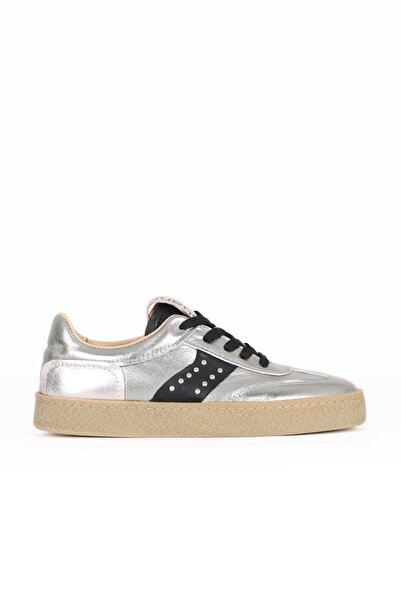 Bueno Shoes حذاء رياضي نسائي من الجلد متعدد الرصاص 16wa8221