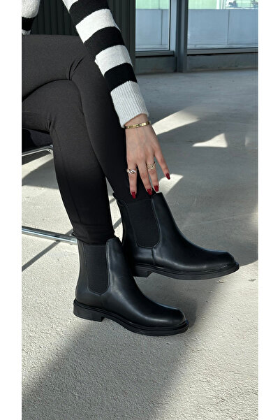 Letafia حذاء إلينور ذو تفاصيل مطاطية