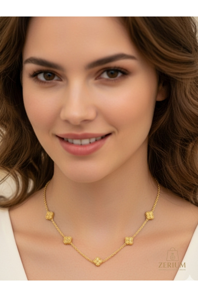 ZERİUM Minimalist Tasarımlı Yonca Motifli Çelik Kolye