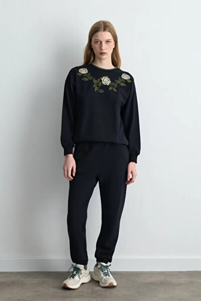 Gusto Swea cu broderie florală tricou - Negru