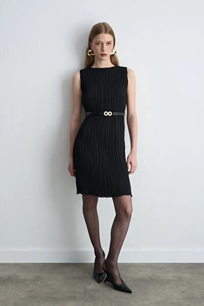 Gusto Belted Pleated Dress - Black