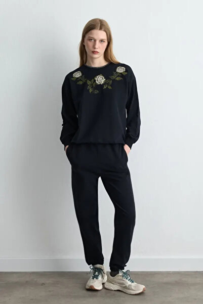 Gusto Swea cu broderie florală tricou - Negru
