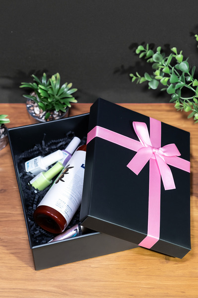 SİMGE KUTU Pembe Kurdeleli 19X25 Cm. Sert Malzeme Küçük Boy Siyah Hediye Kutusu