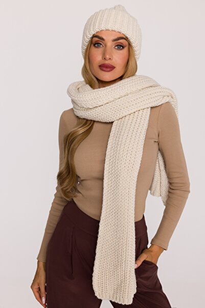 Made of Emotion M896 Long scarf made of soft yarn with a ribbed weave