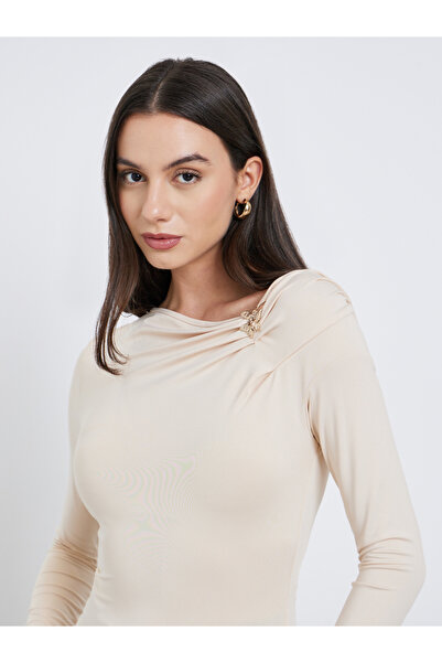 Styli Beige Asymmetric Neck Top with Butterfly Metal