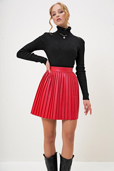 Trend Alaçatı Stili Red Faux Leather Mini Pleated Skirt - Alc-X12769