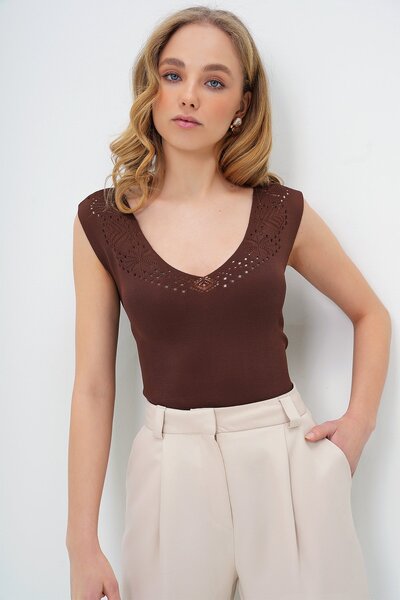 Trend Alaçatı Stili Γυναικεία Καφέ Μπροστινή Πίσω Μπλούζα με λαιμόκοψη V με ανοιχτή καλοκαιρινή πλεκτή μπλούζα ALC-X13753