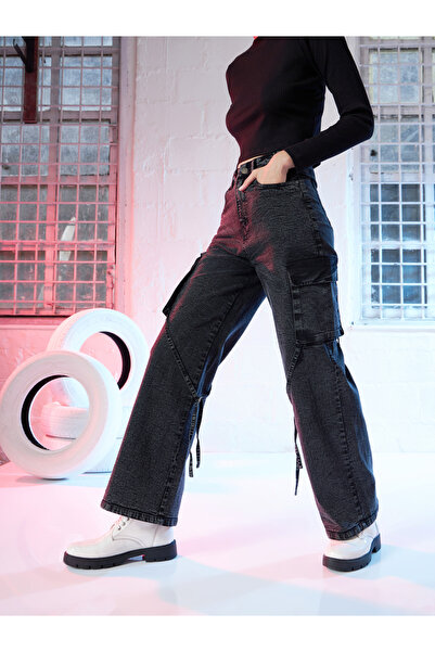 Sassafras By Styli Women Black High Rise Straight Fit Cargo Jeans