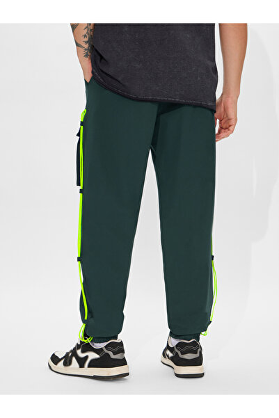 The Souled Store By Styli Men Dark Green Relaxed Fit Cargo Joggers