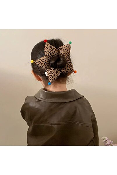 GÜLPEŞE Fluffy Star Buckle with Pom Poms