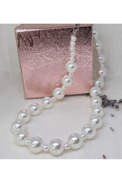 Amma Design Handmade necklace "Elegant Balance" with large and small white pearls