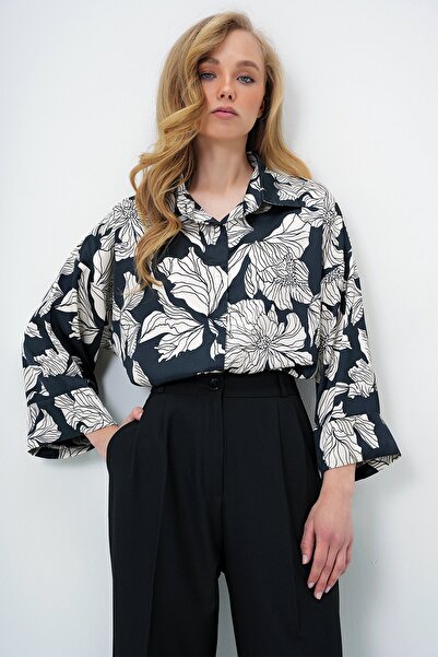 Trend Alaçatı Stili Koszula damska w kolorze ecru-czarnym z nadrukiem cyfrowym, oversize, z podwójnym rękawem, z wysokiej jakości tkaniny ALC-X13953