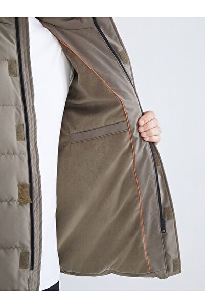 LC Waikiki LCWAIKIKI Classic Standard Fit Hooded Men's Puffer Coat