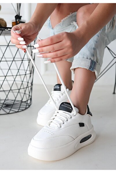Erbilden Chris Beyaz Cilt Siyah Detaylı Bağcıklı Spor Ayakkabı
