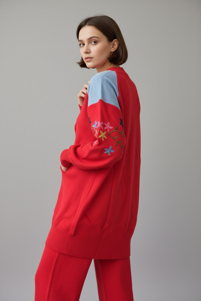 NEWCO Women's Floral Embroidered Knit Top – Denim Look with Shoulder Detail, Casual Chic Design