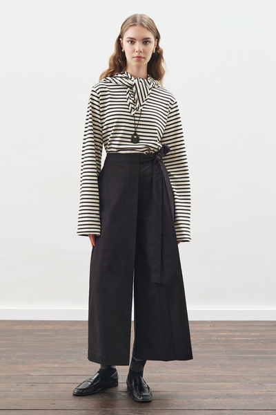 Manuka Skirt Looking Pants Black