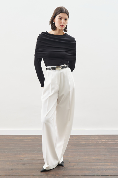 Manuka ΜΠΛΟΥΖΑ ΜΕ ΛΕΠΤΟΜΕΡΗ ΣΧΕΔΙΑΣΜΟΥ ΜΑΥΡΗ