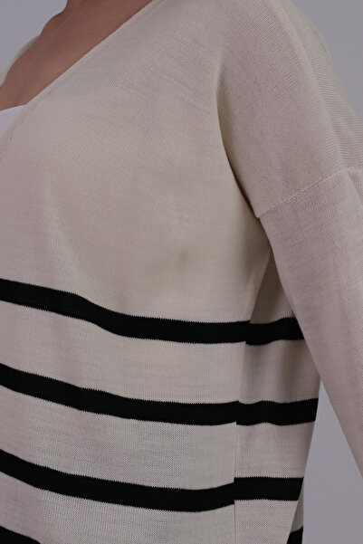 armonika Γυναικείο πουλόβερ με λαιμόκοψη σε σχήμα V με ρίγες μπροστά κοντό και πίσω μακρύ ARM-20K012008