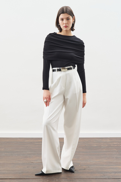 Manuka ΜΠΛΟΥΖΑ ΜΕ ΛΕΠΤΟΜΕΡΗ ΣΧΕΔΙΑΣΜΟΥ ΜΑΥΡΗ