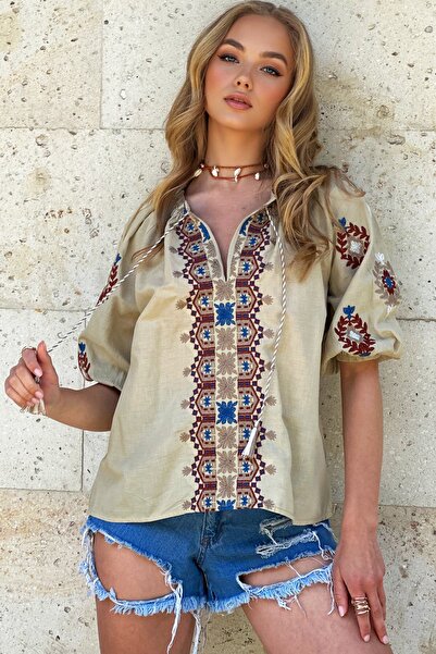 Trend Alaçatı Stili Μπλούζα με καρπούζι με φούντα σε σκούρο μπεζ λαιμόκοψη - ALC-X12417