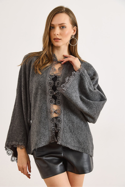 Olalook Pulover de tricotat casual pentru femei, antracit, cu 2 tipuri de purtare, cu detalii din dantelă KZK-19001058