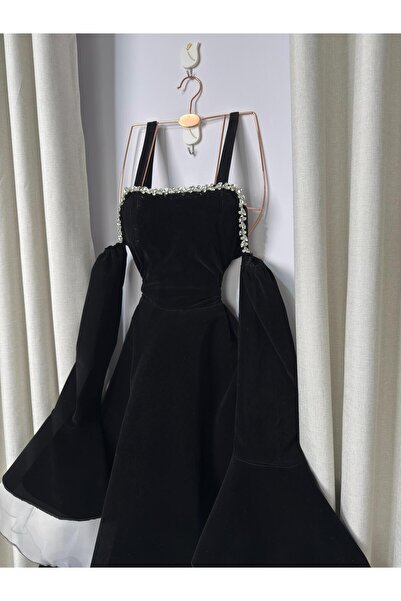 Riva Elegant short burgundy velvet dress