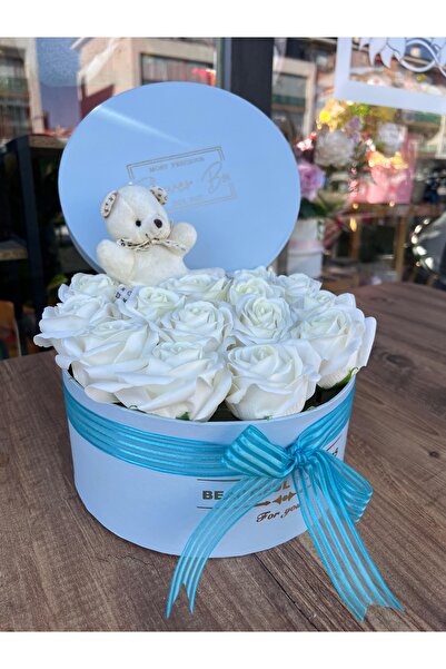 cicekgibiyiz Özel tasarım mavi kutuda solmayan yapan beyaz güller ayıcıklı se...
