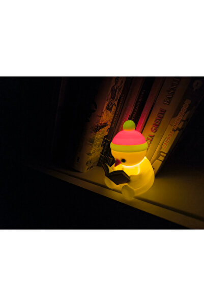 Rekatech LED Pilli Gece Lambası – Kitap Okuyan Kardan Adam Figürlü Çocuk Odası Masa Lambası ( Sürpriz renk )