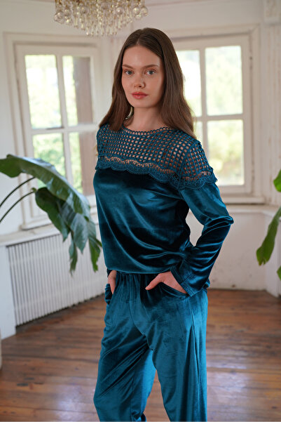 İPEKMOOD طقم بيجامة مخملية بلون البترول مع تفاصيل من الدانتيل