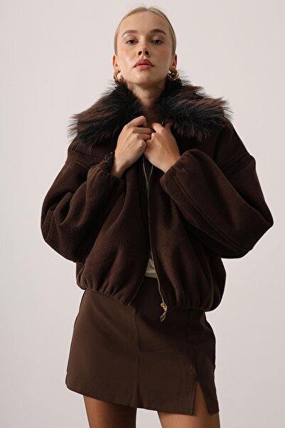 VAGGON Women's Brown Fur Collar Zipper Closure Bomber Cashmere Jacket Vs01540