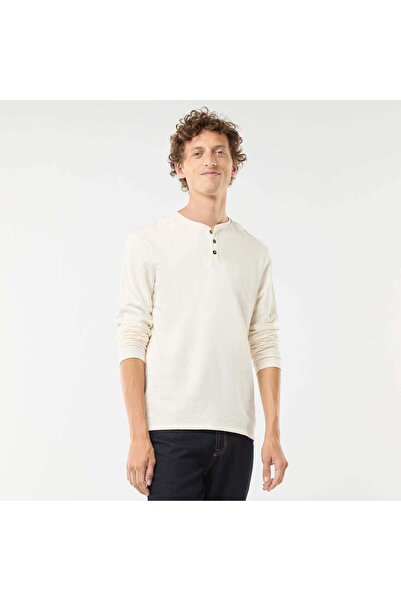 KİABİ تي شيرت بأكمام طويلة وياقة هنلي باللون الأبيض