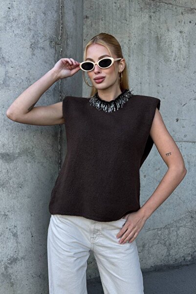 VAGGON Γυναικεία πλεκτή μπλούζα με λεπτομέρεια γιακά σε καφέ χρώμα, αμάνικη, βάτα τεμάχια Vs01539