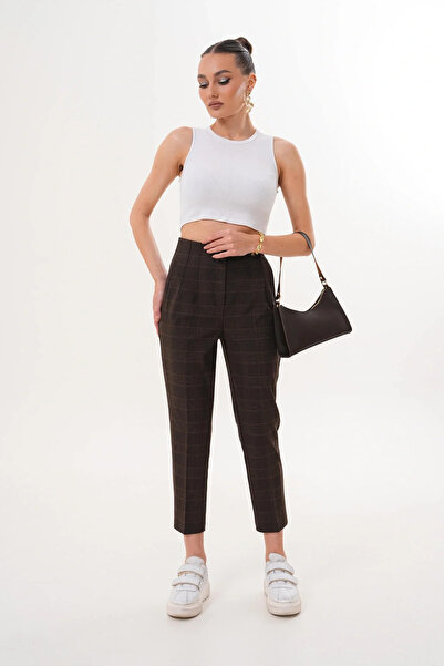 bysoca Kadın Acı Kahverengi Kareli Yüksek Bel Pens Detaylı Bilek Boy Havuç Kesim Kumaş Pantolon