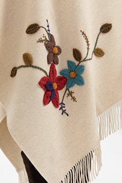 Desen 24073 Knitted Flower-Embroidered Tassel Shawl