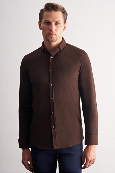 İmza قميص كاجوال ذو أزرار ذكية باللون البني الداكن وأكمام طويلة بدون جيوب قصة...