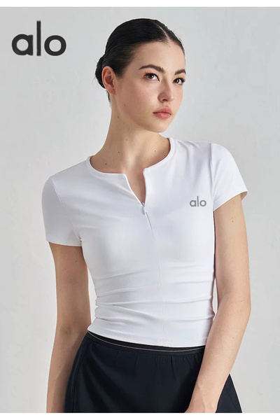 Alo slim yoga outfit with quick drying and sweat wicking top