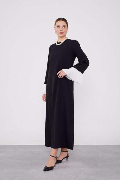 Levidor Μαύρο φόρεμα με πλισέ σιφόν