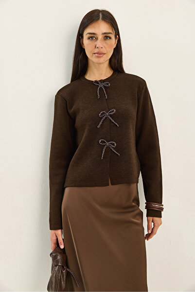 Bianco Lucci Γυναικεία πλεκτή ζακέτα με αξεσουάρ με πέταλο με πέρλες TH251072 60283820