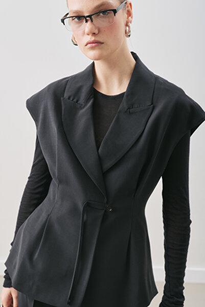 Manuka Черно жиле с колан и капси