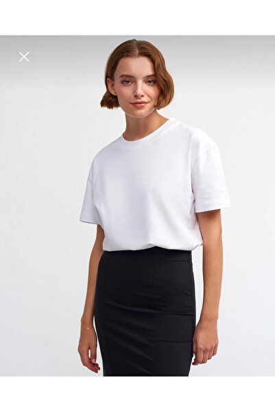 Dilvin Dekoratif Dikişli Bisiklet Yaka Tshirt-Beyaz