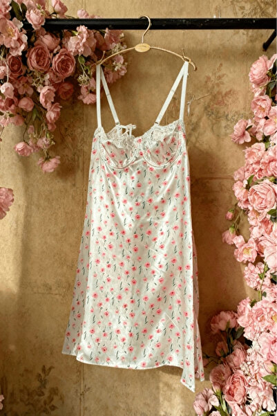 Gece İncisi Σατέν νυχτικό με λεπτομέρεια από δαντέλα στο στήθος